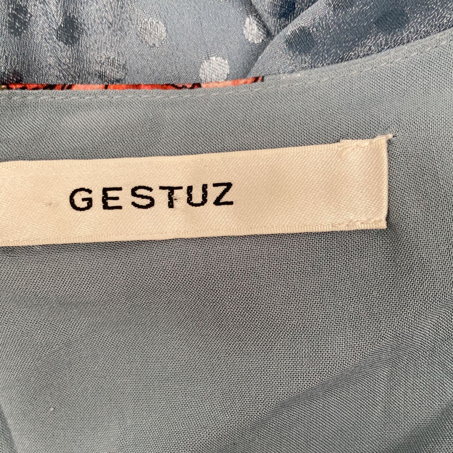 Gestuz