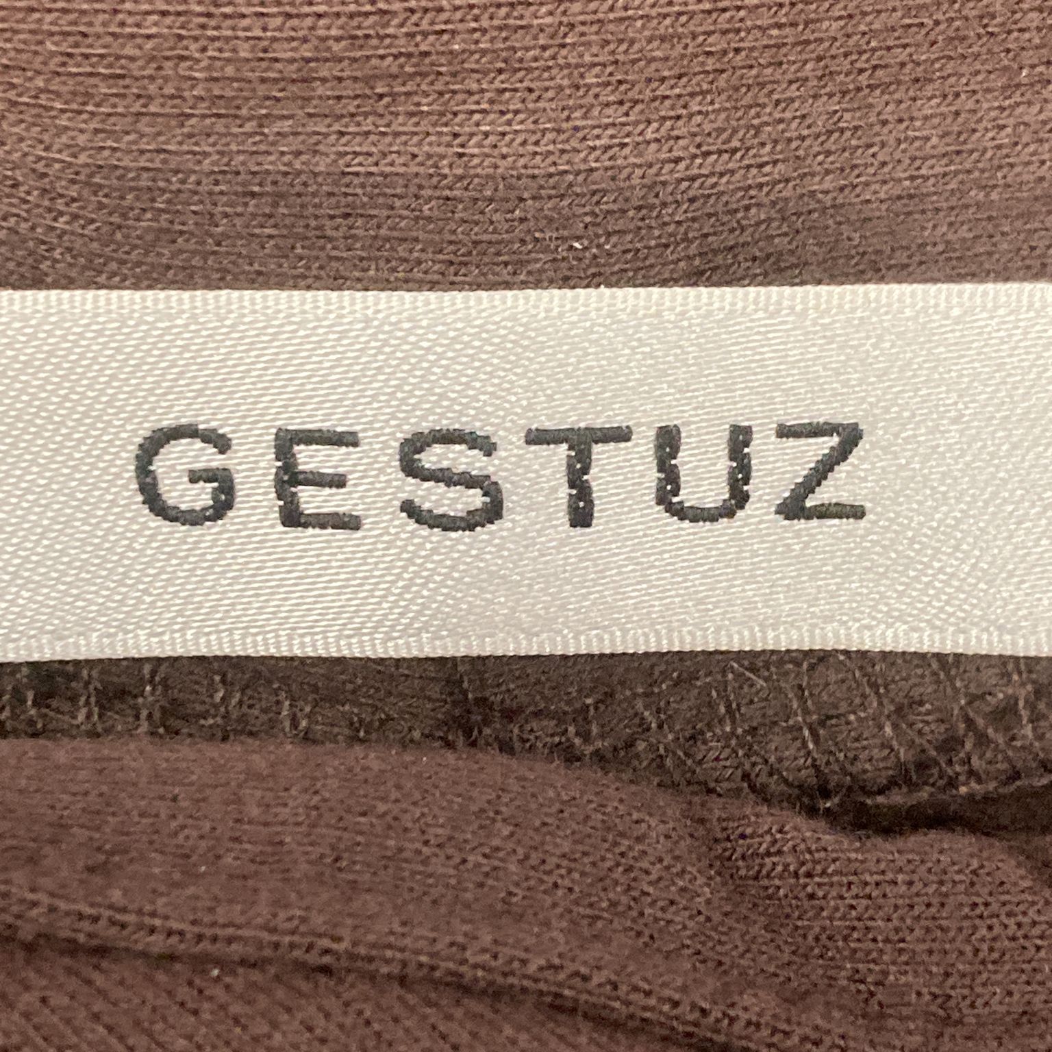 Gestuz