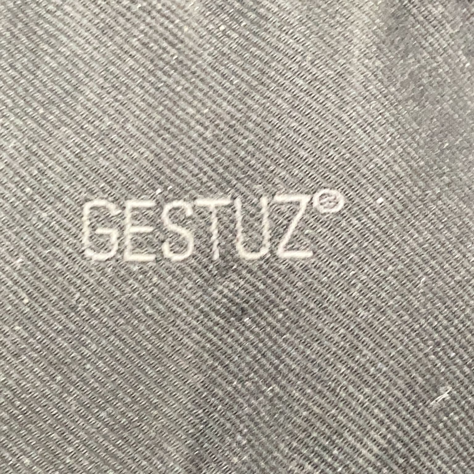 Gestuz