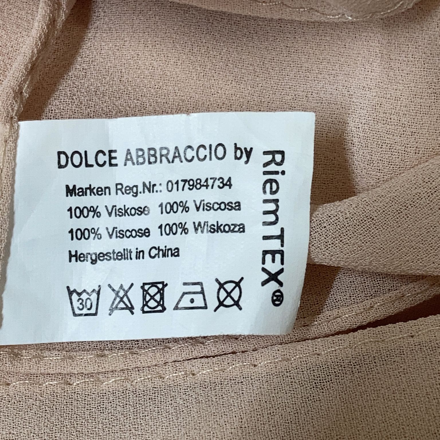 Dolce Abbraccio by Riem Tex