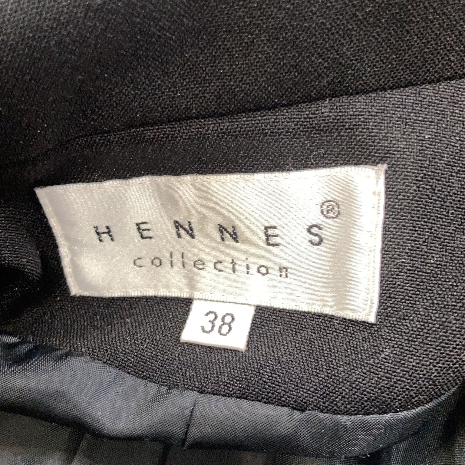 Hennes Collection