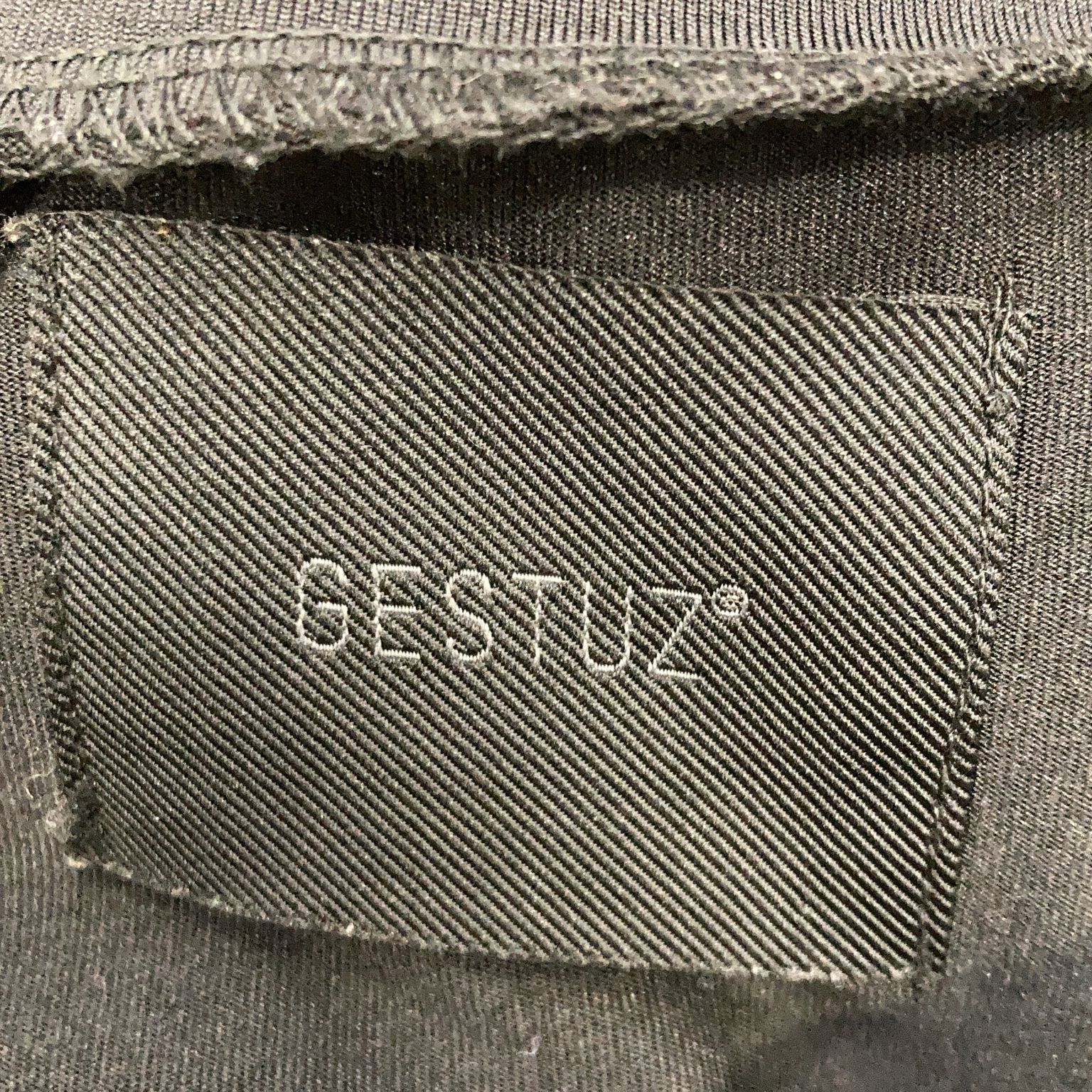 Gestuz