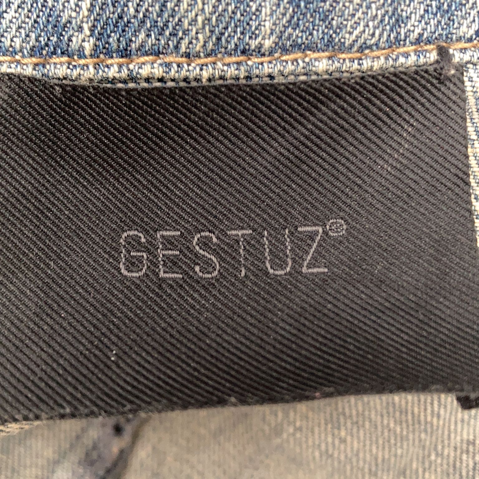 Gestuz