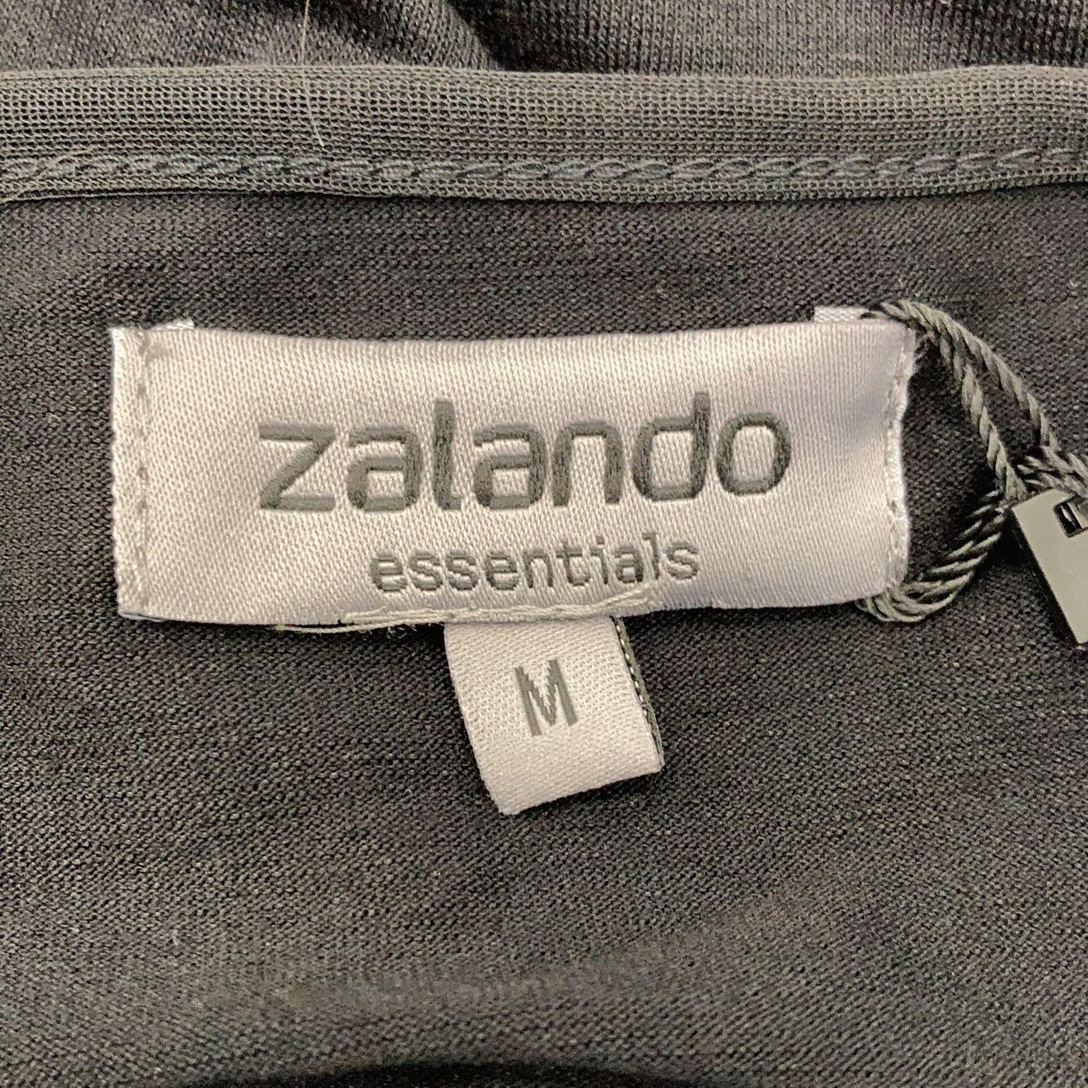 Zalando Essentials