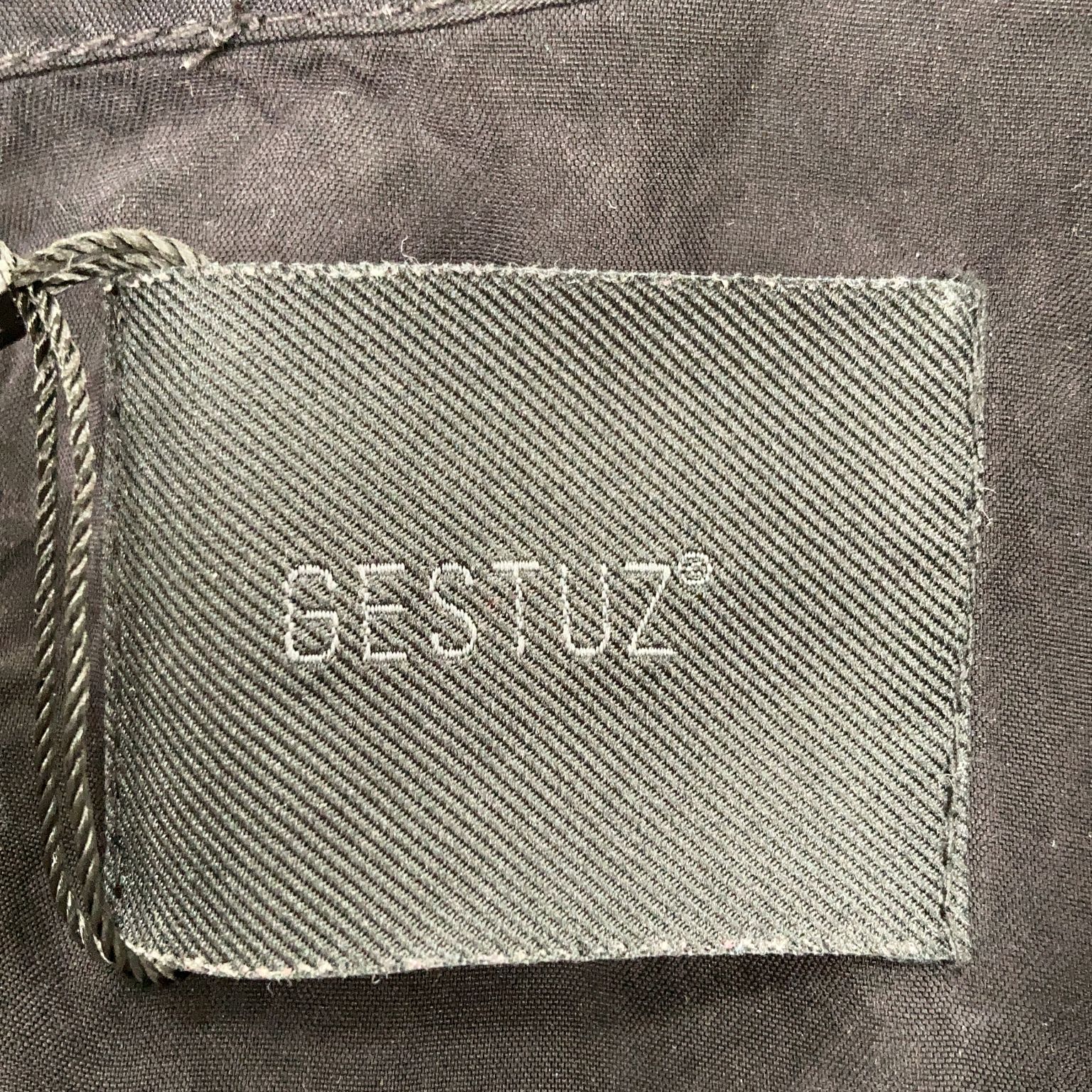 Gestuz