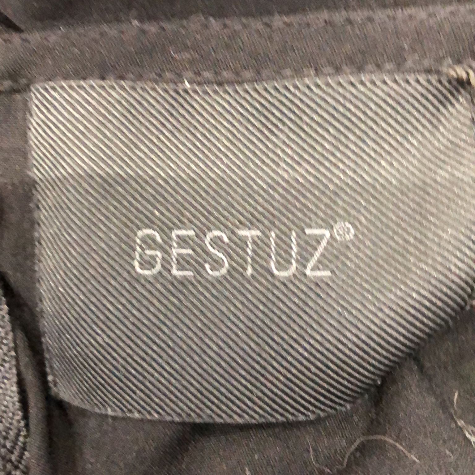 Gestuz