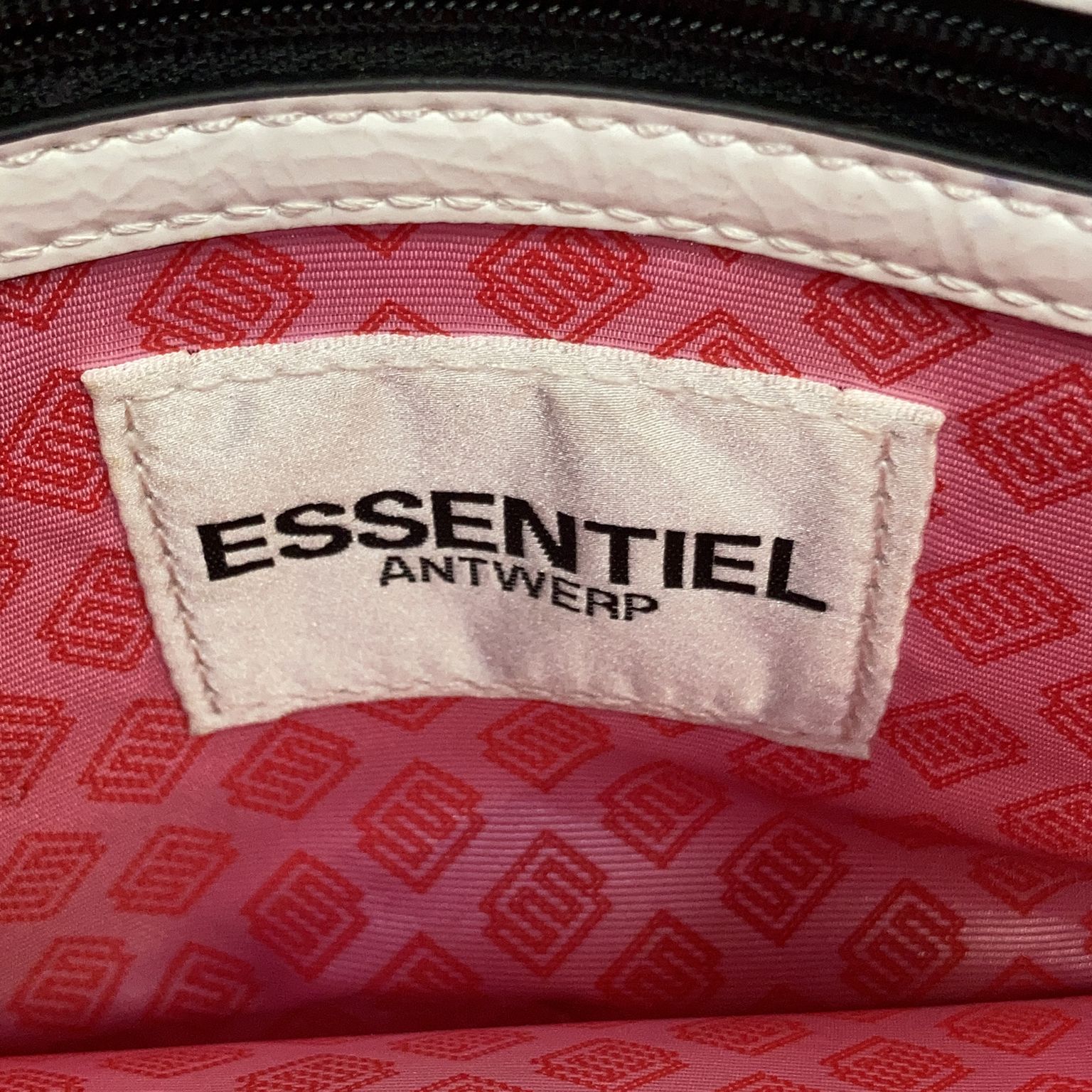 Essentiel Antwerp