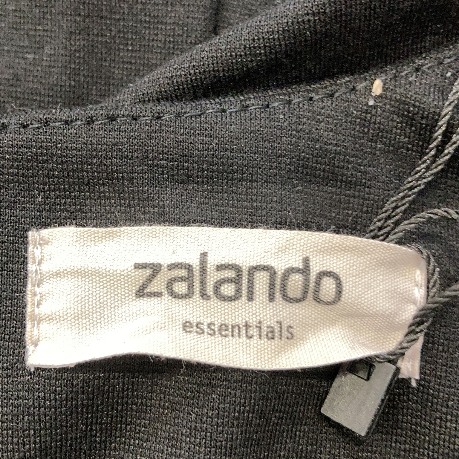 Zalando Essentials