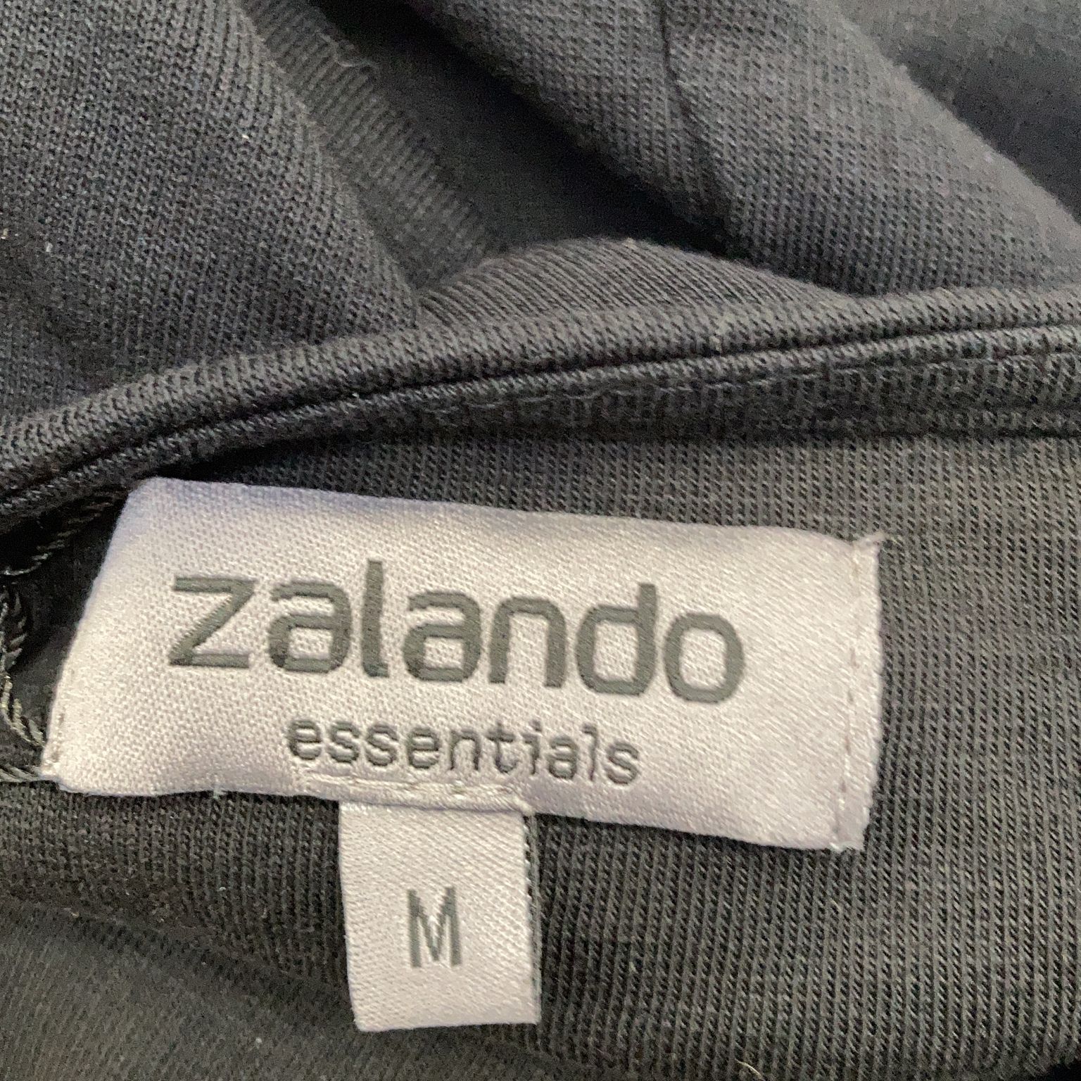 Zalando Essentials