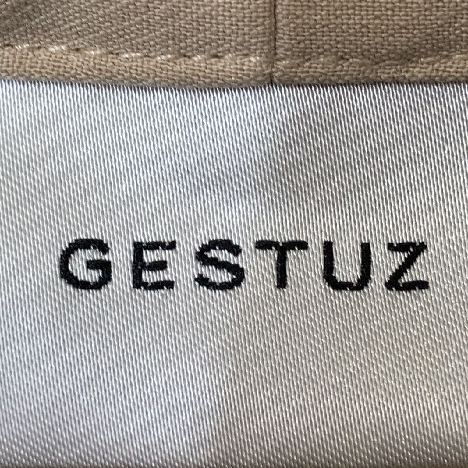 Gestuz