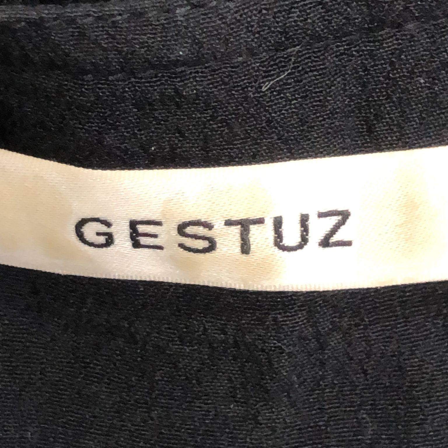 Gestuz