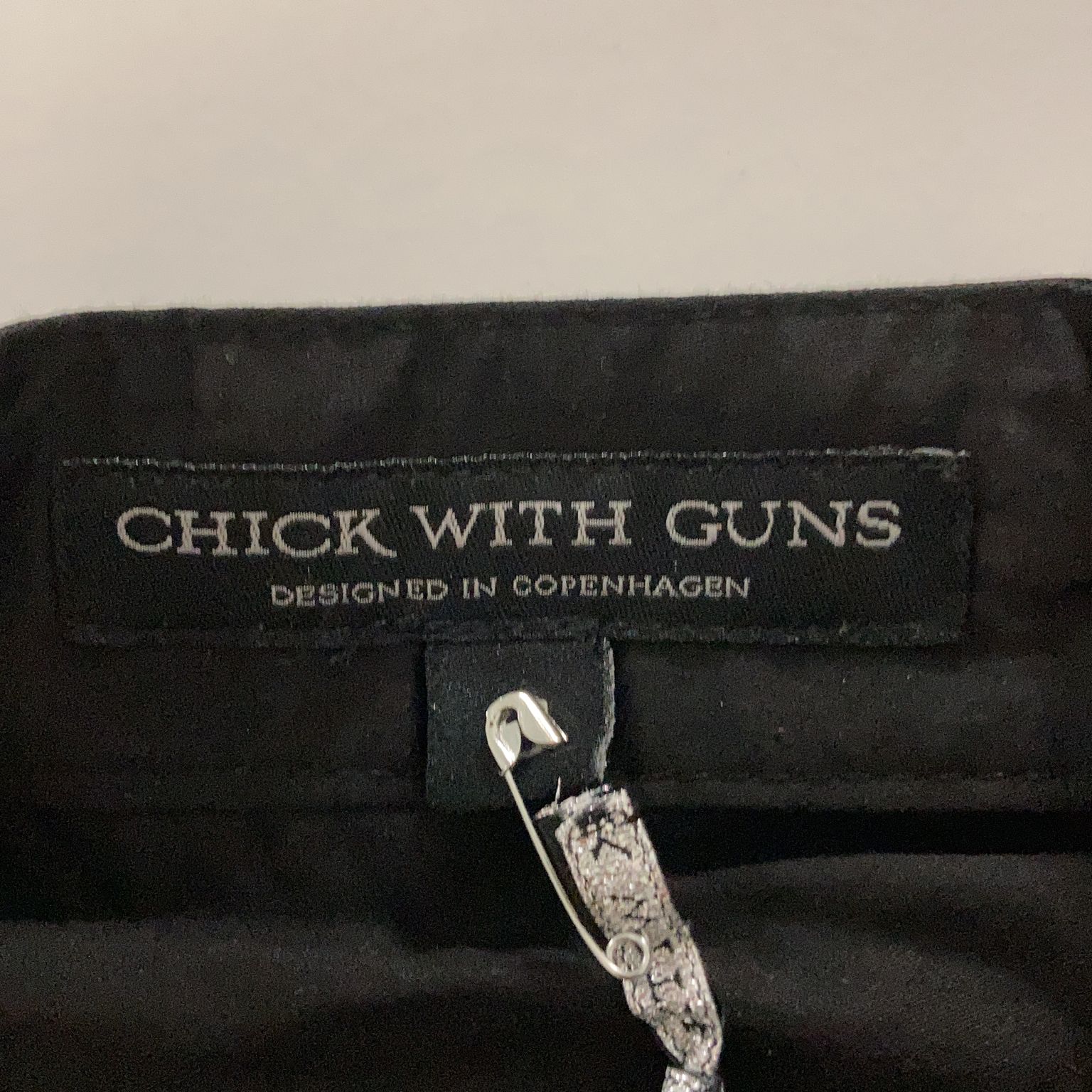 Chick with Guns