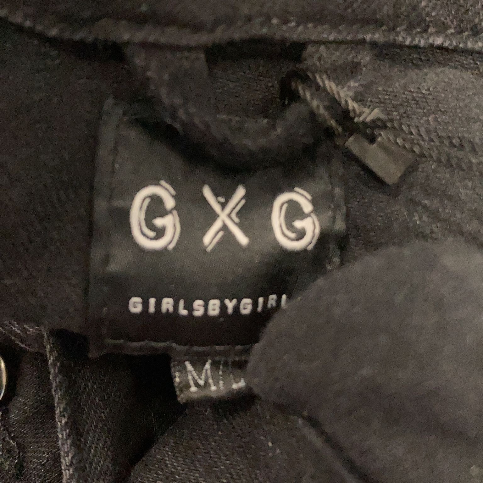 G  G