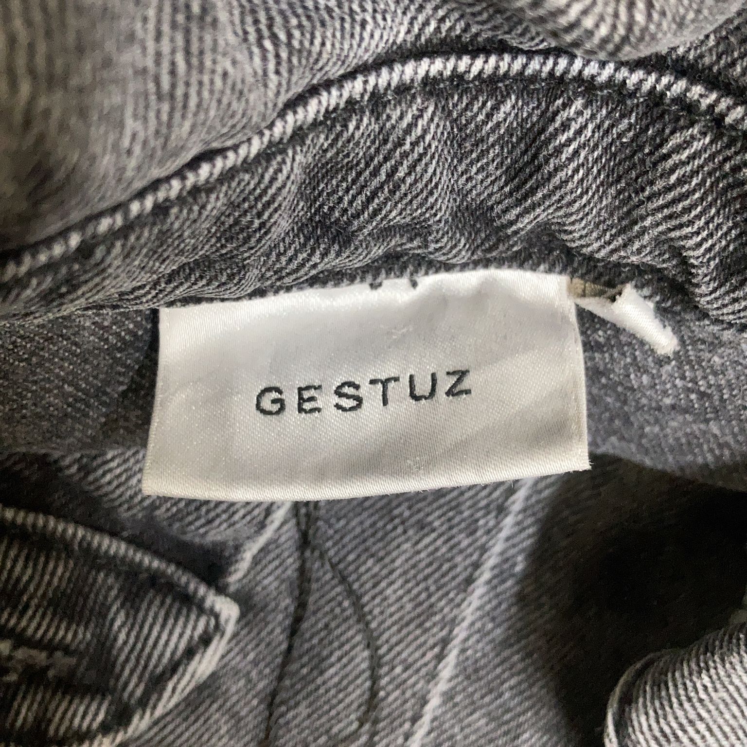 Gestuz