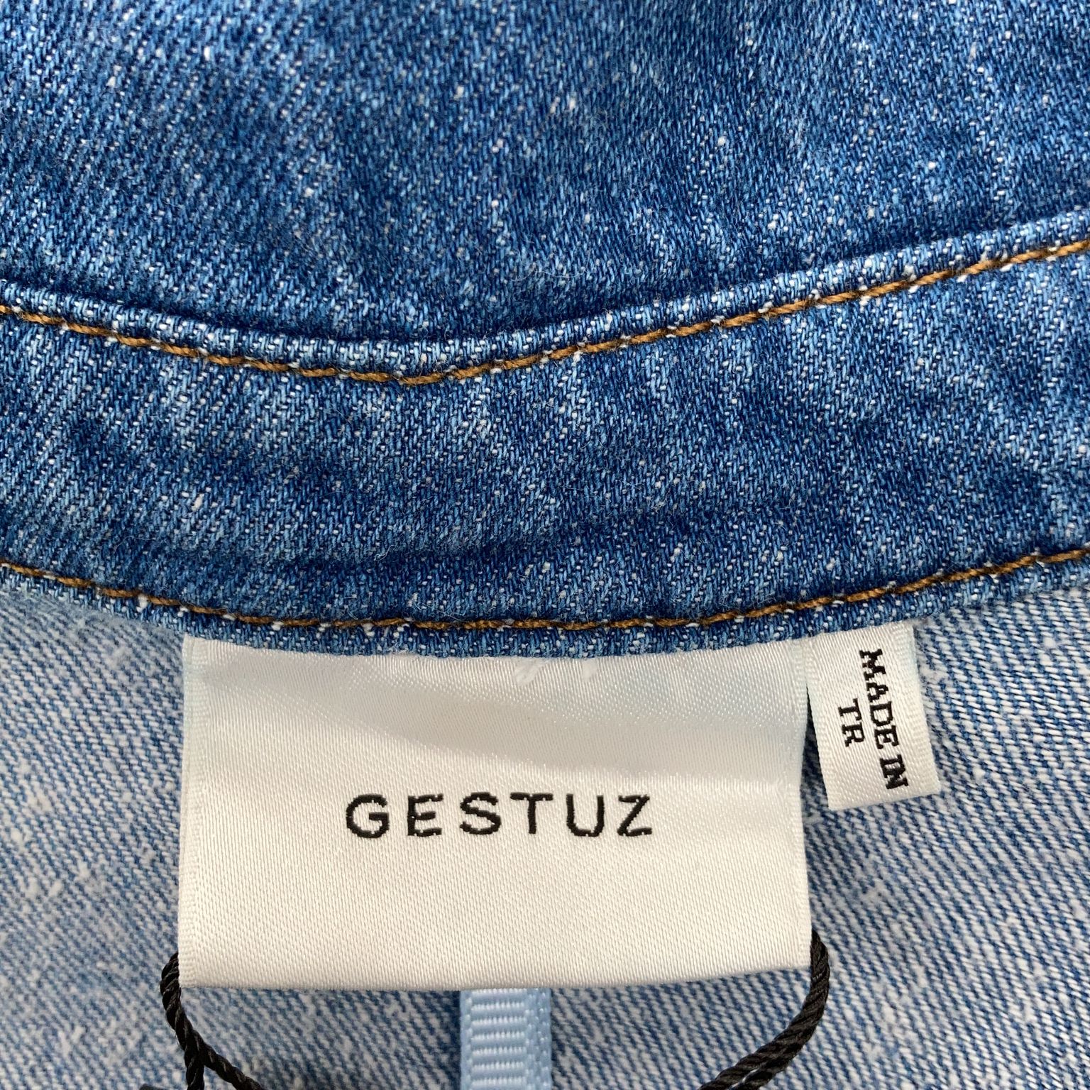 Gestuz