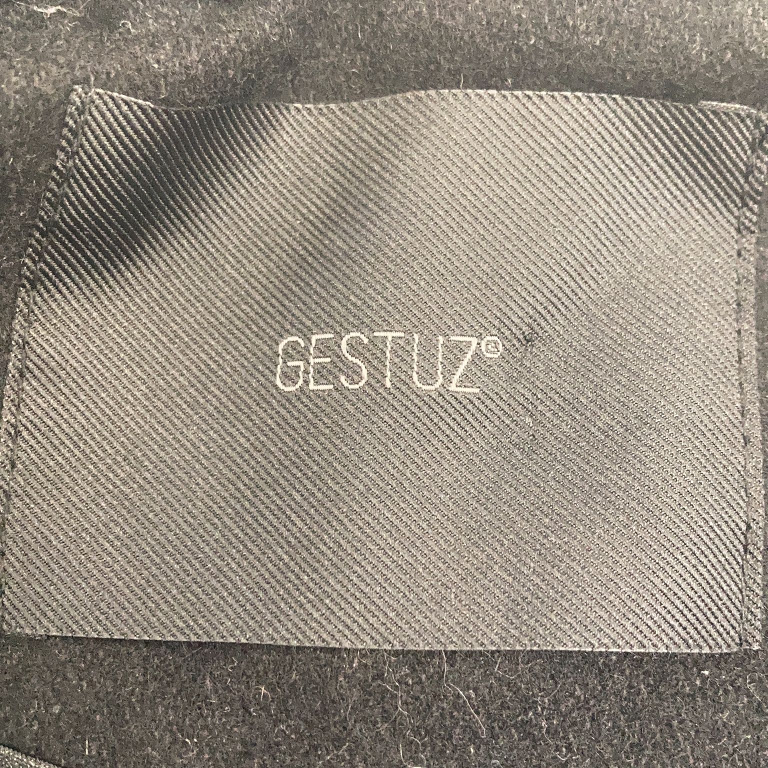 Gestuz