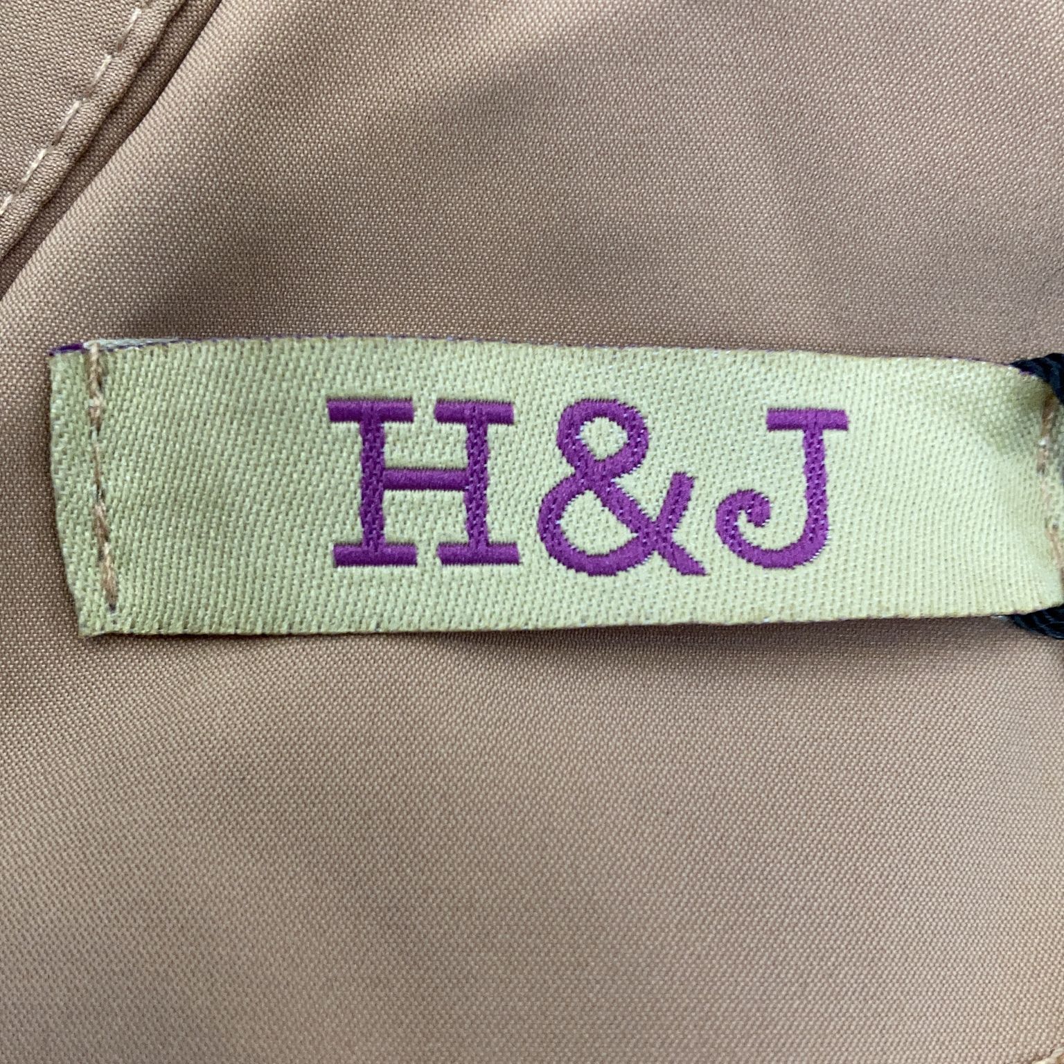 H  J