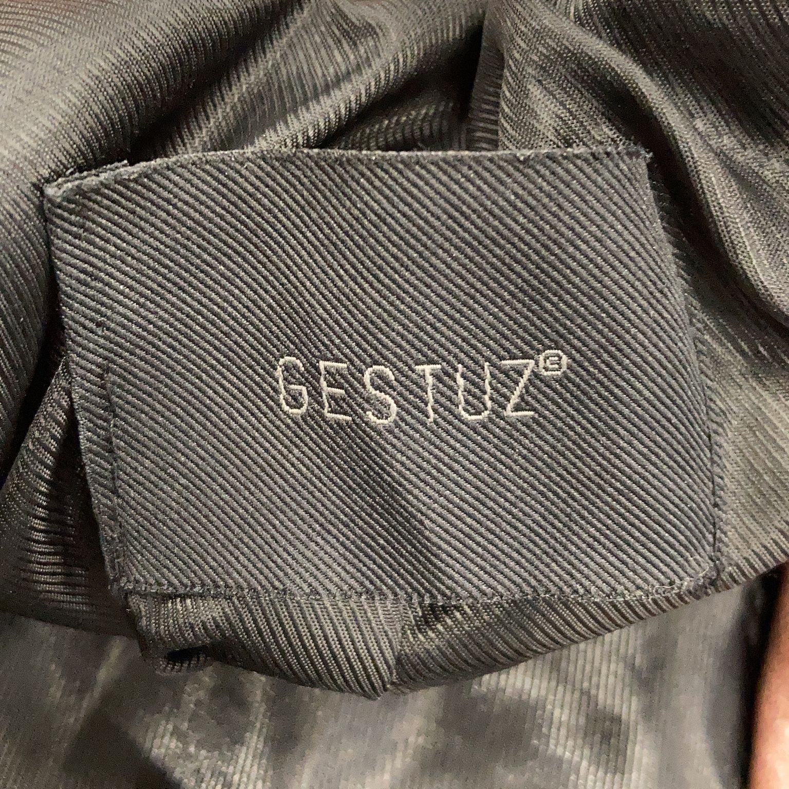 Gestuz