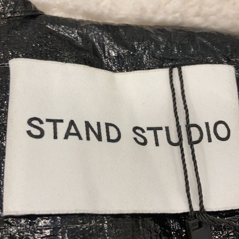 Stand Studio