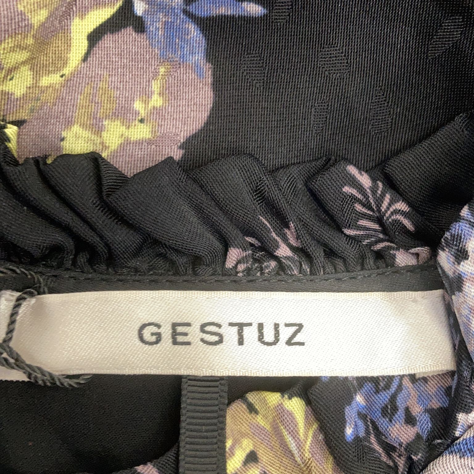 Gestuz