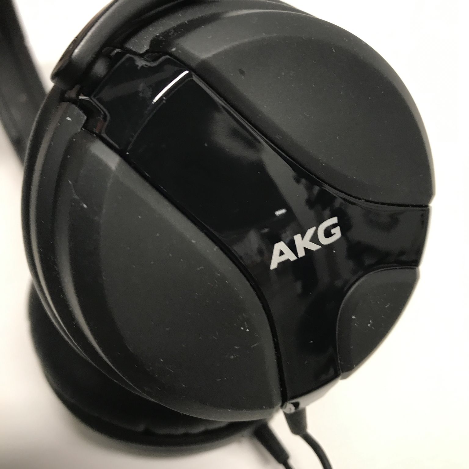 AKG