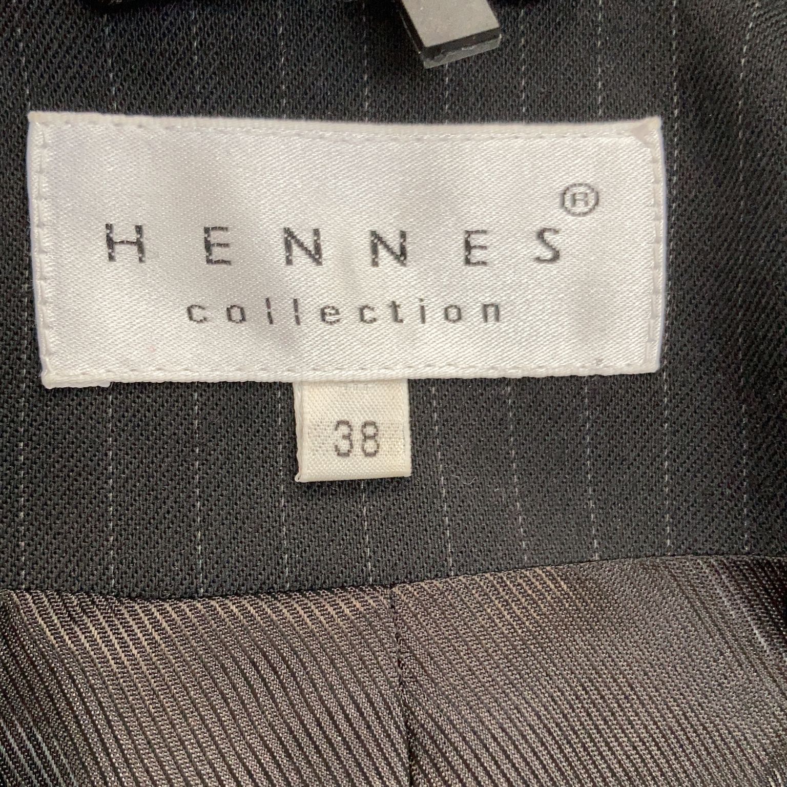 Hennes Collection