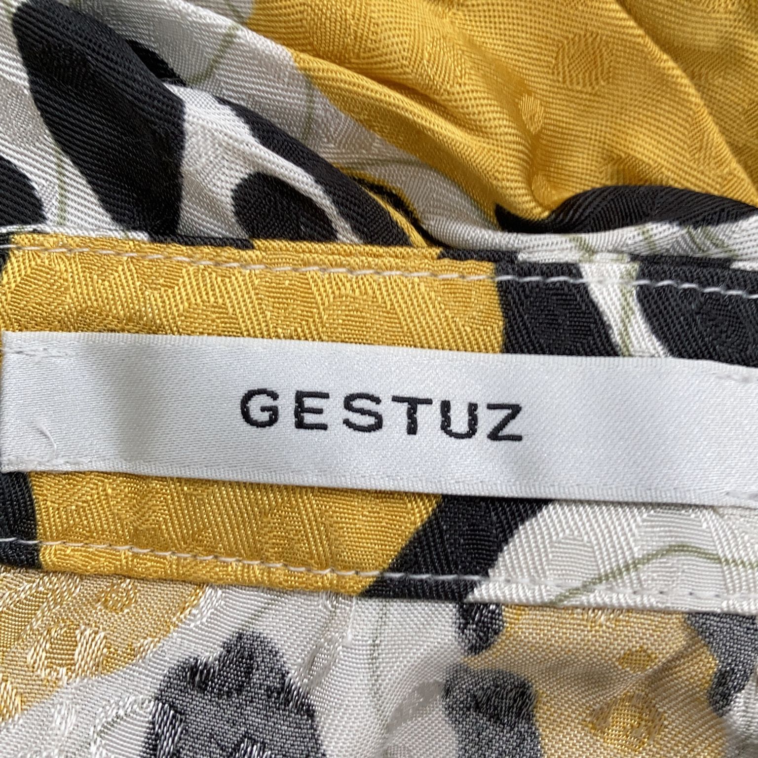 Gestuz