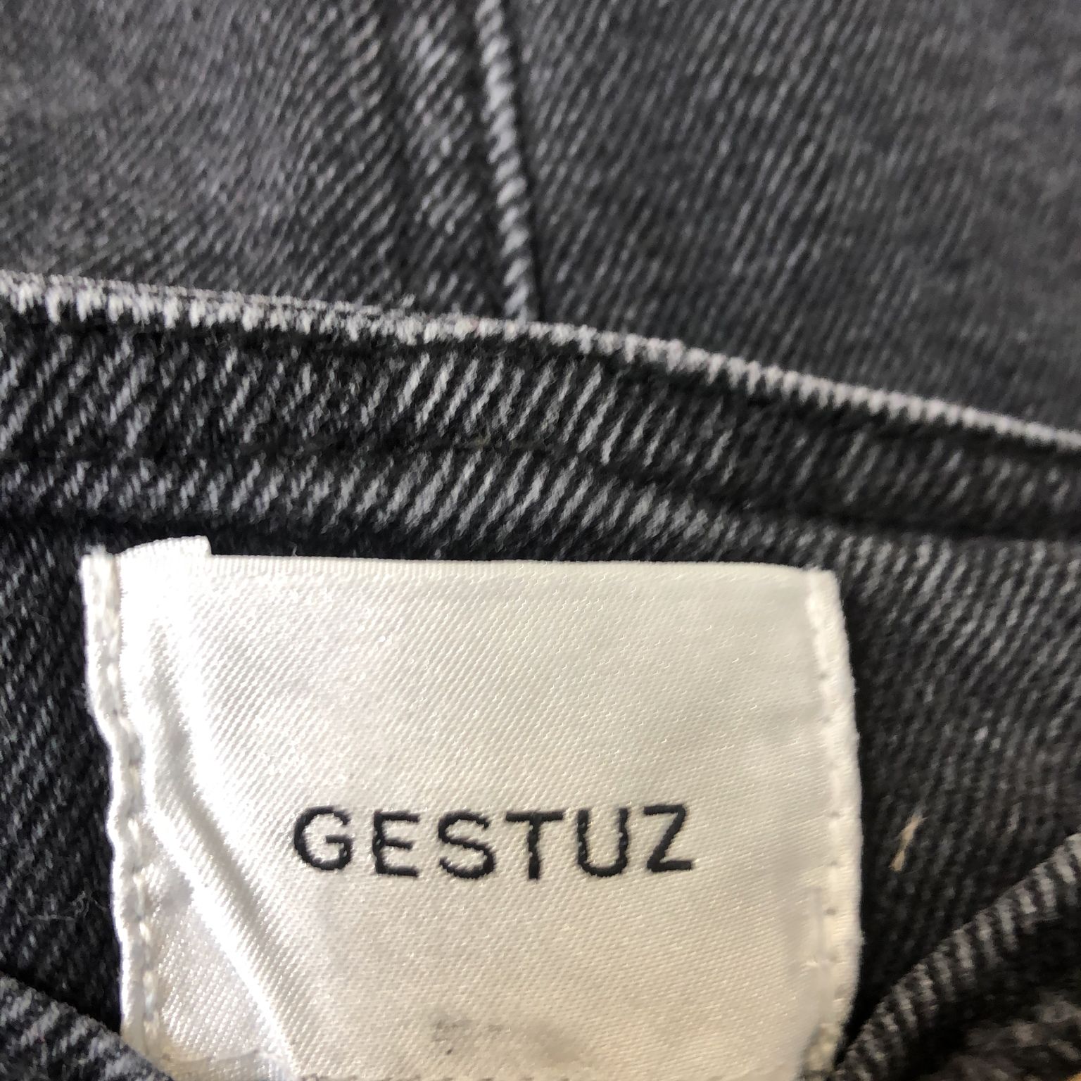 Gestuz