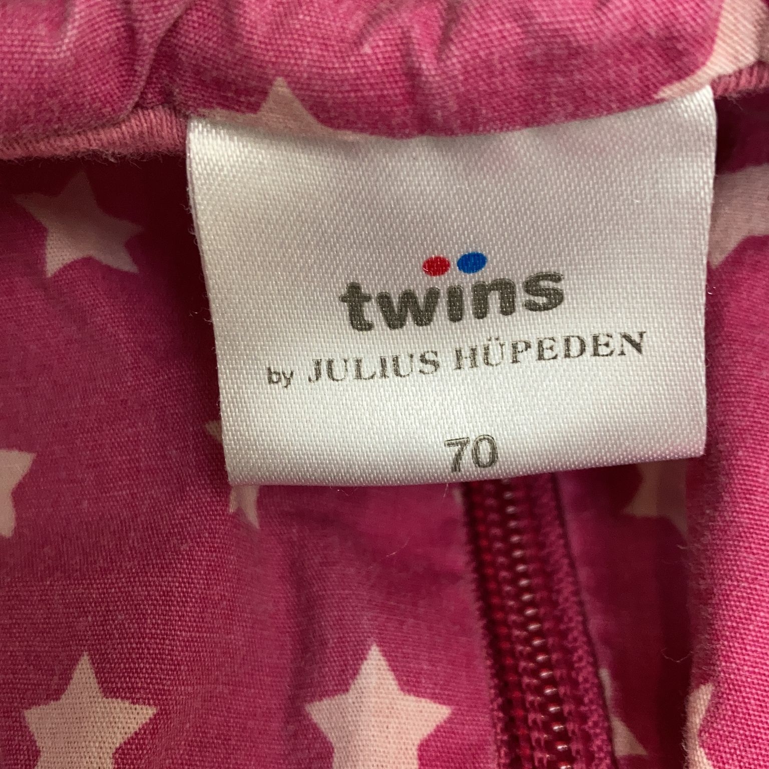 Twins by Julius Hüpeden