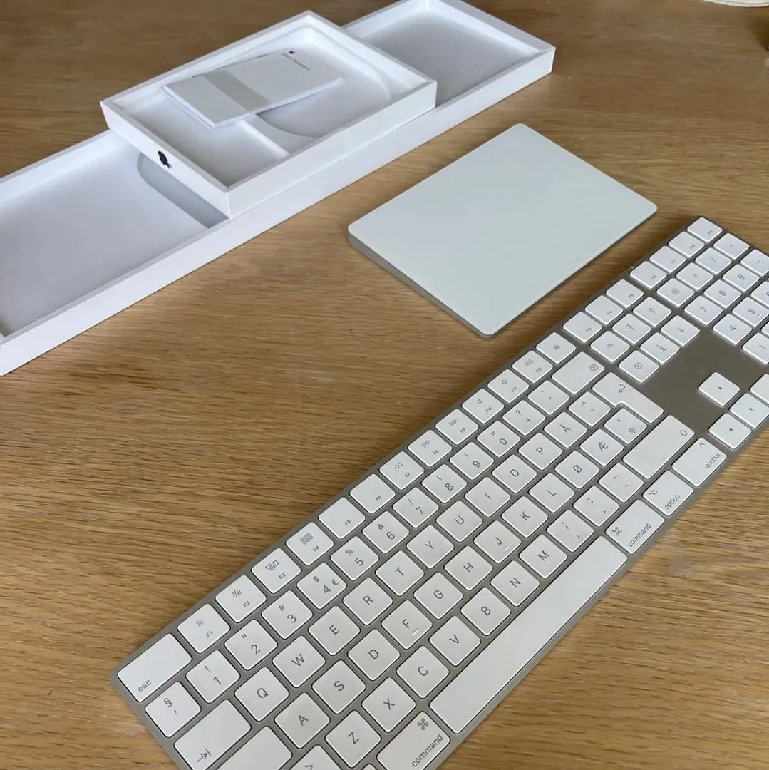 Tastatur og trackpad