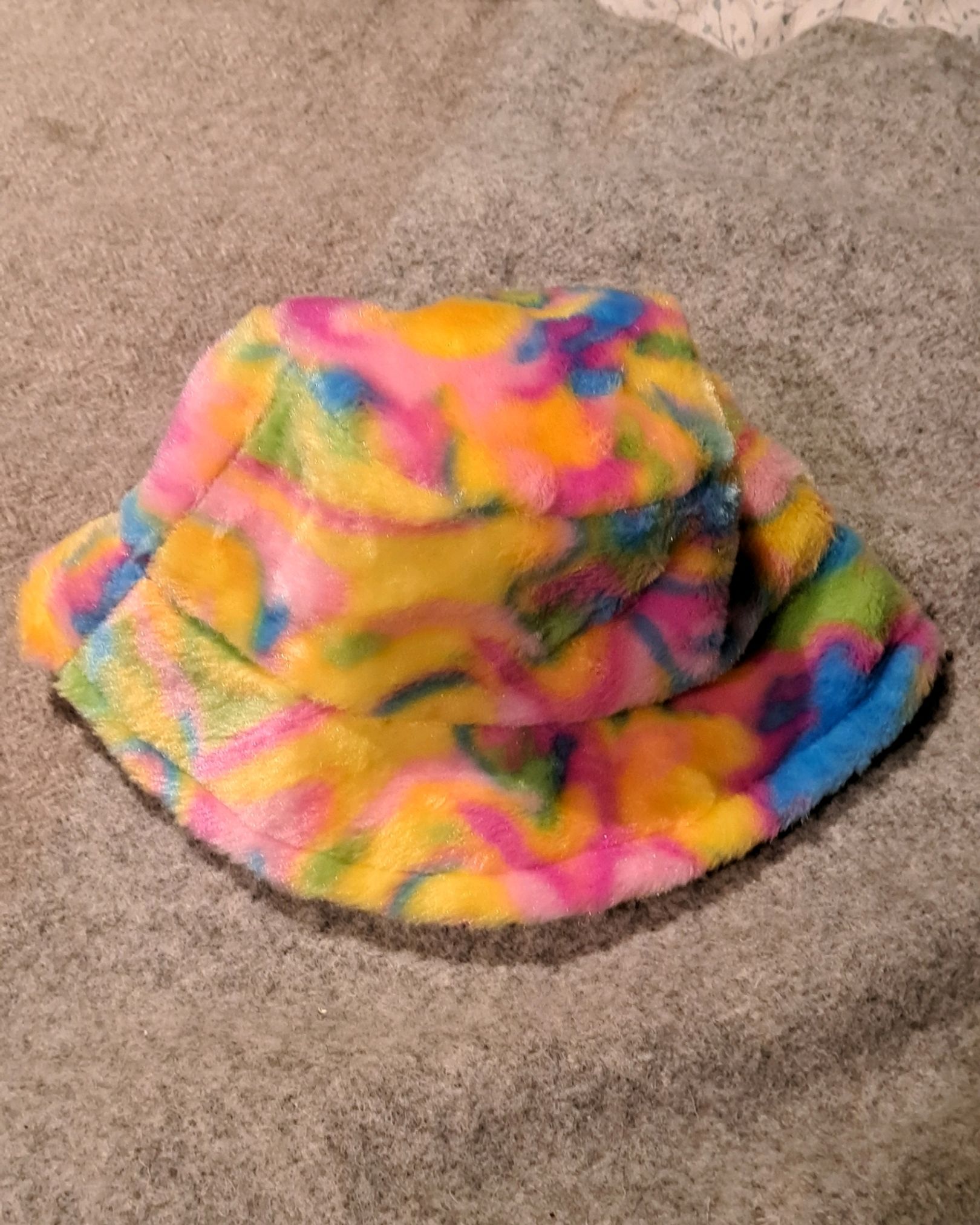 Bucket hat