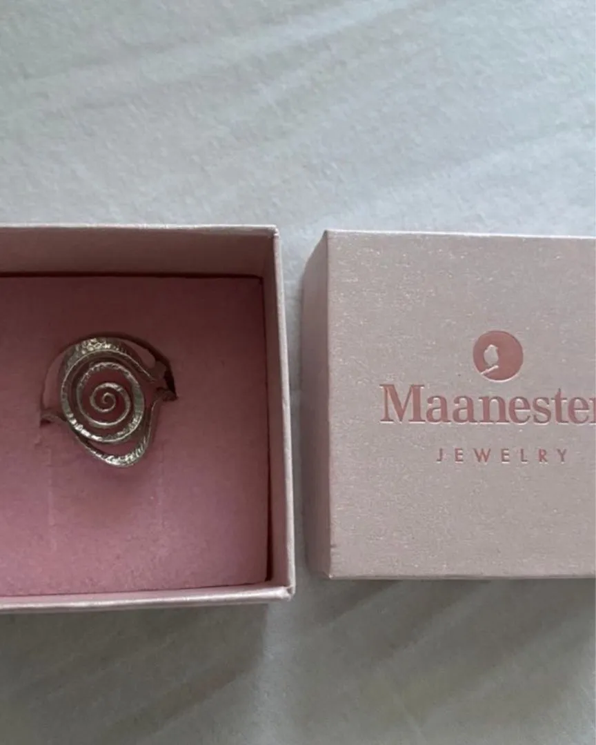 Maanesten ring