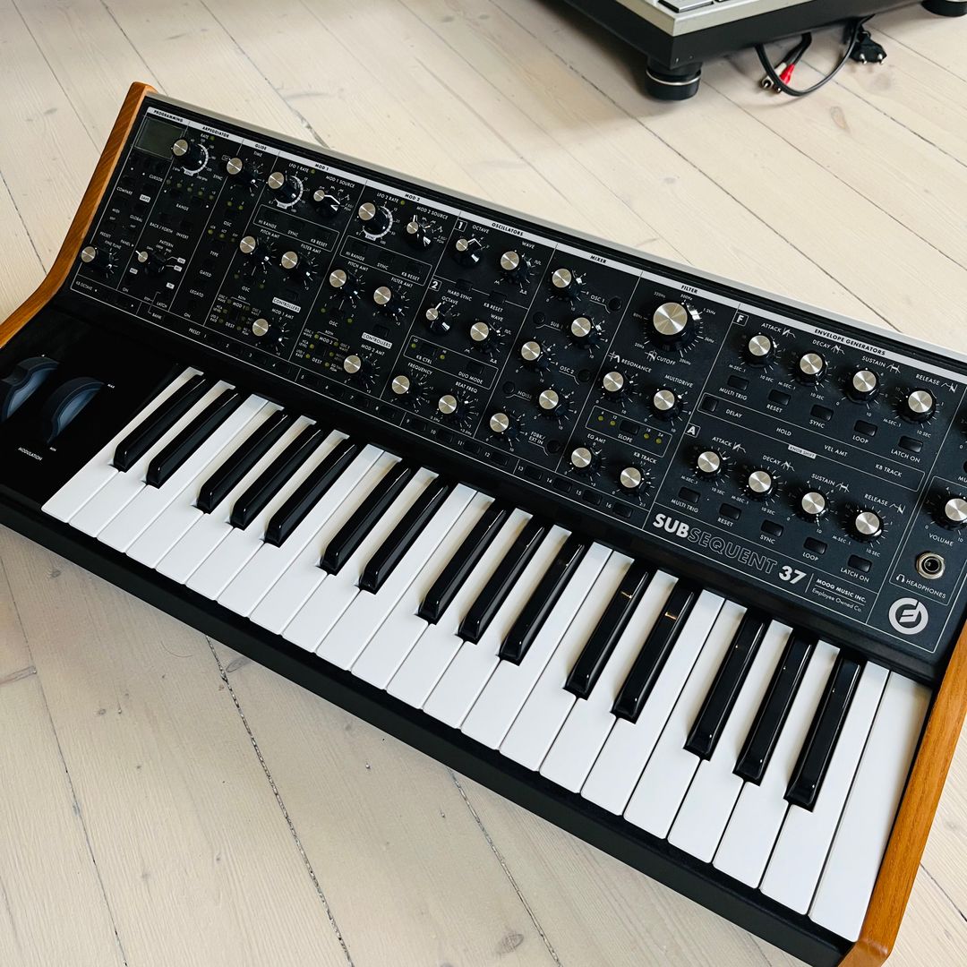 Moog Subsequent 37