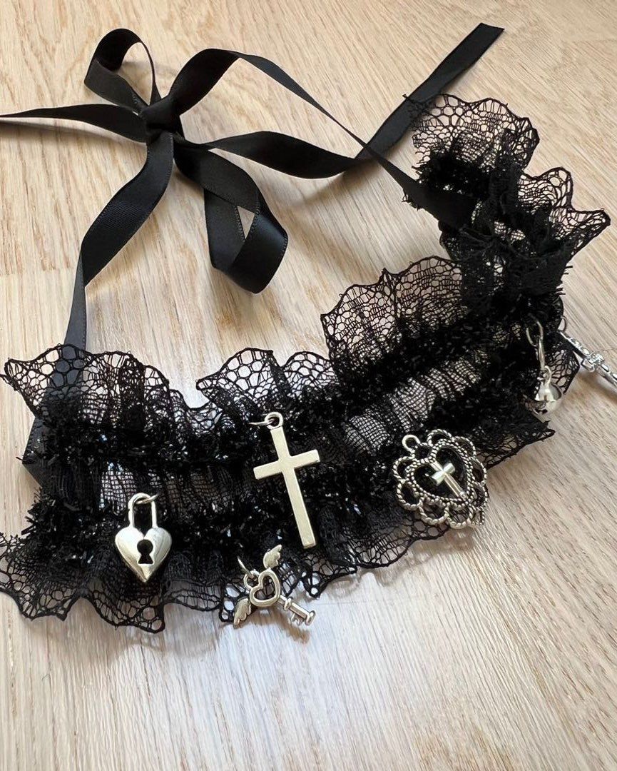 Gothic choker