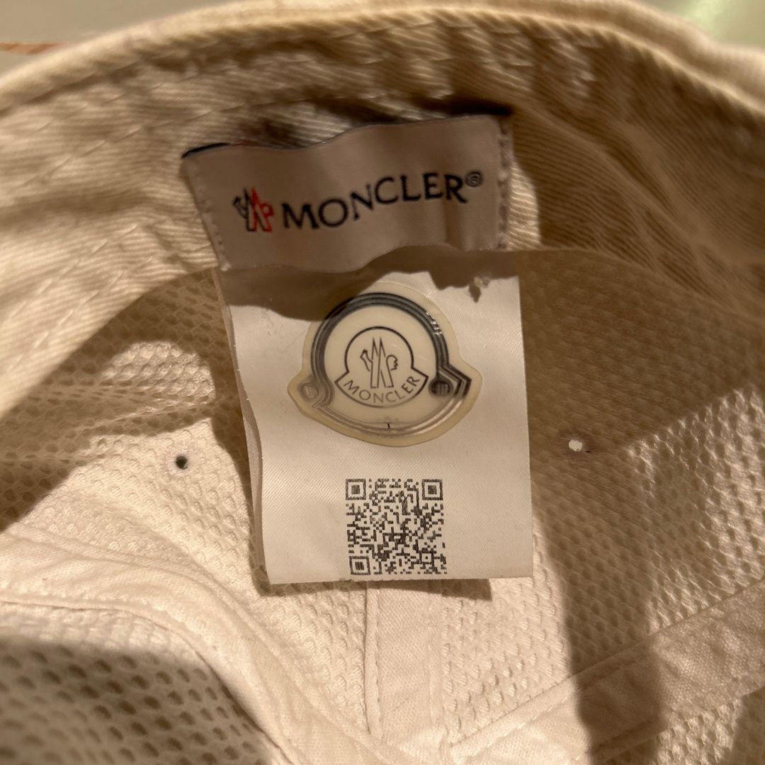 Moncler caps