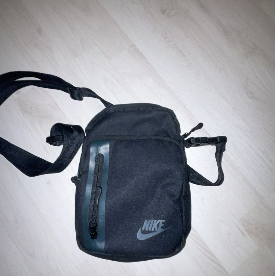 Nike sidebag