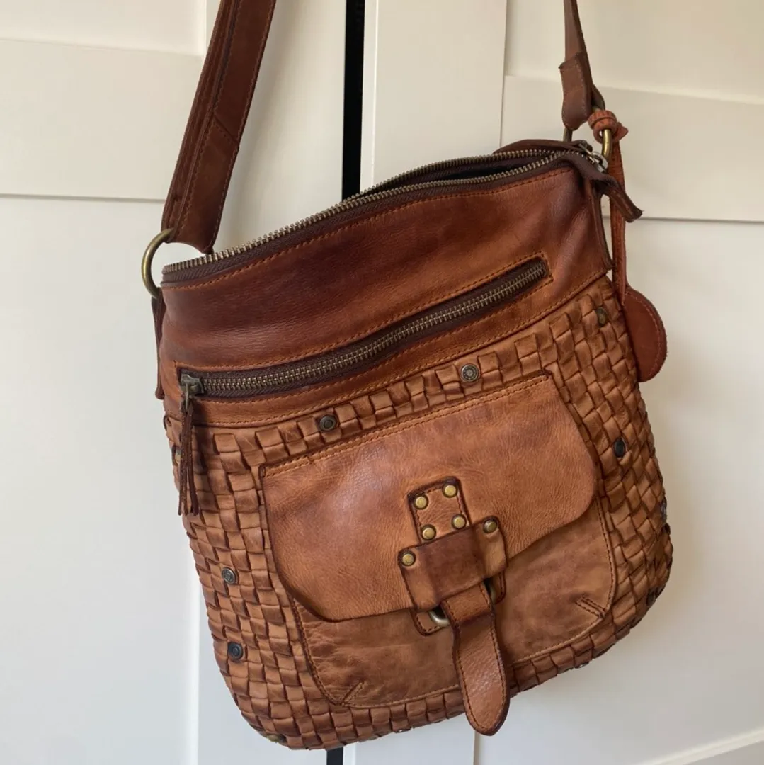 Crossbody taske