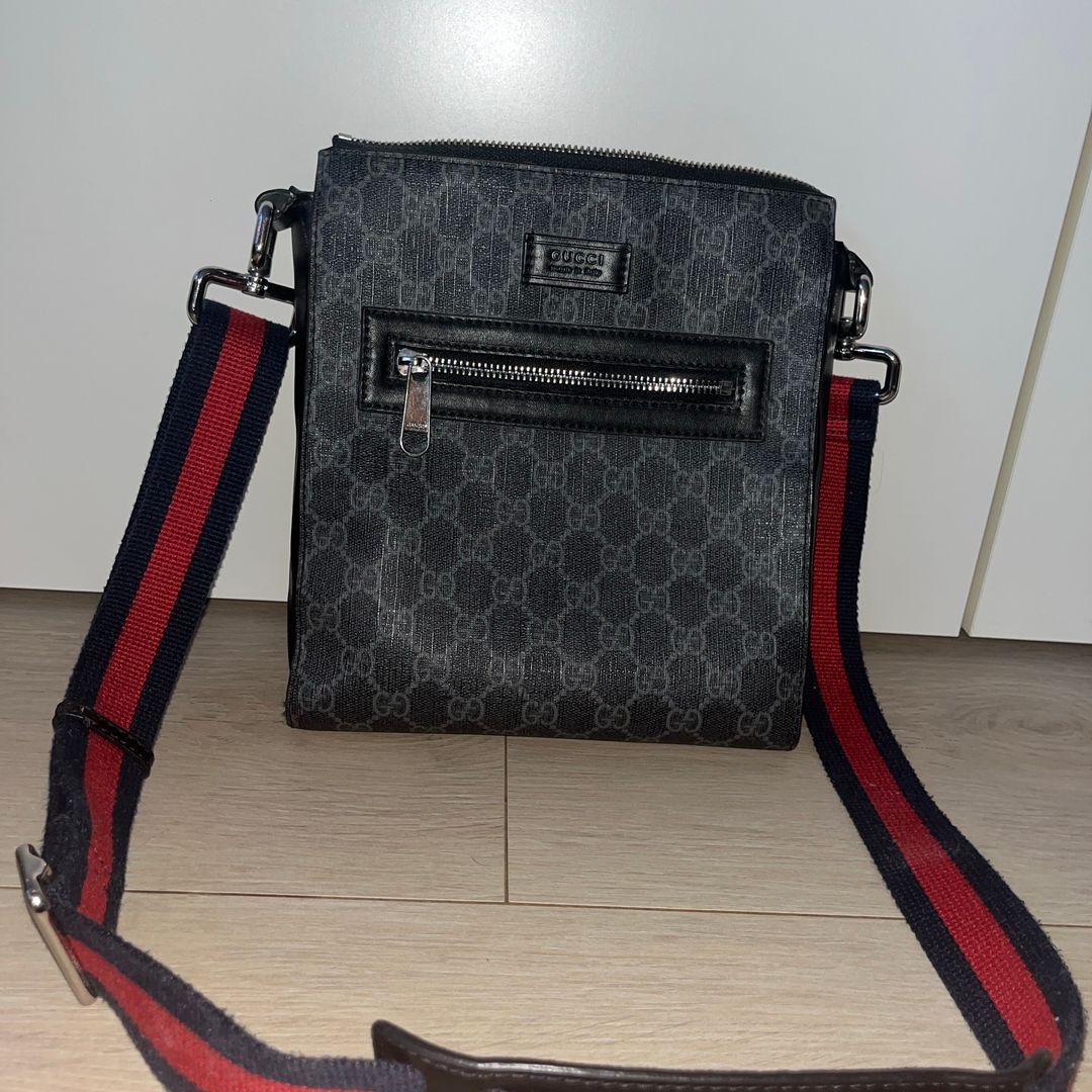 Gucci messenger bag