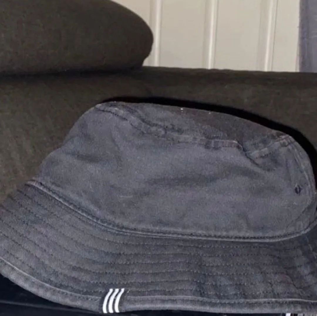 Adidas bucket hat