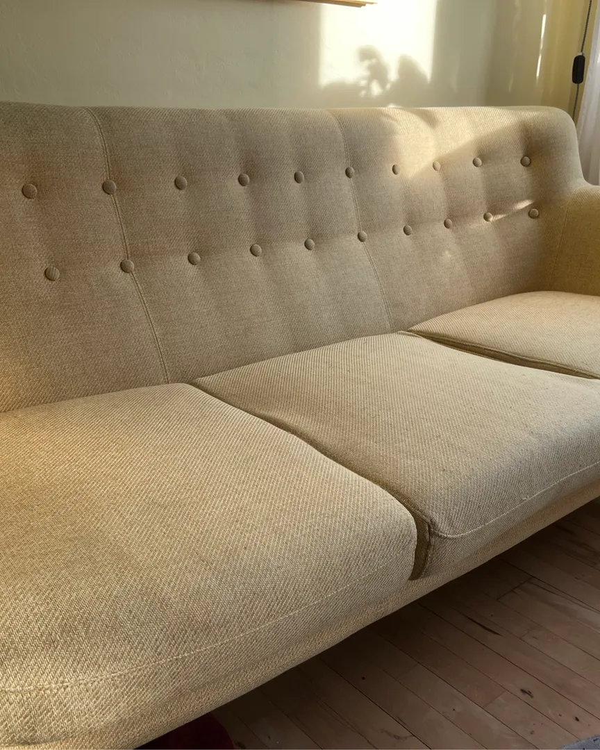 Skøn gul sofa