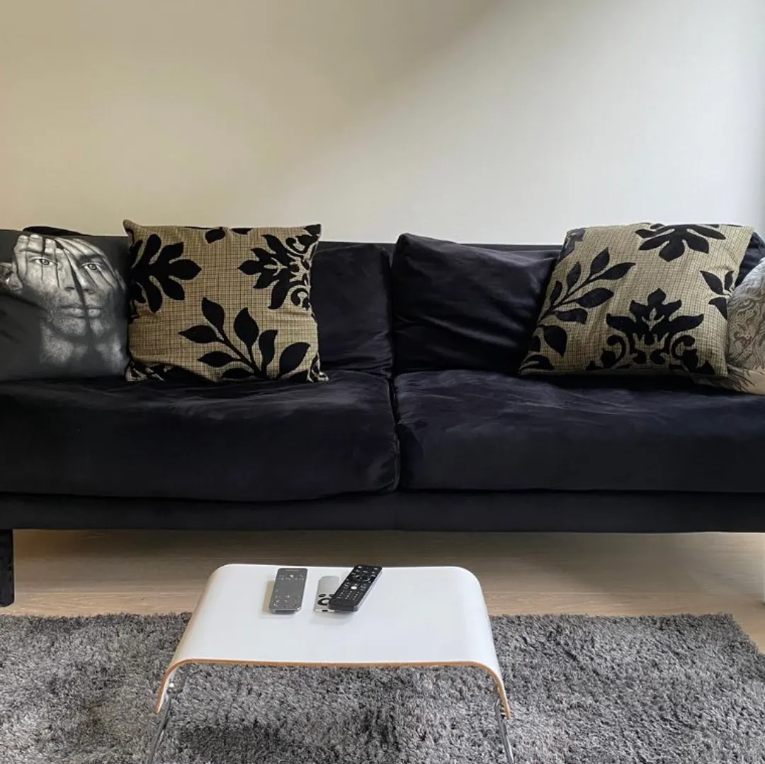 Svart Velour Sofa