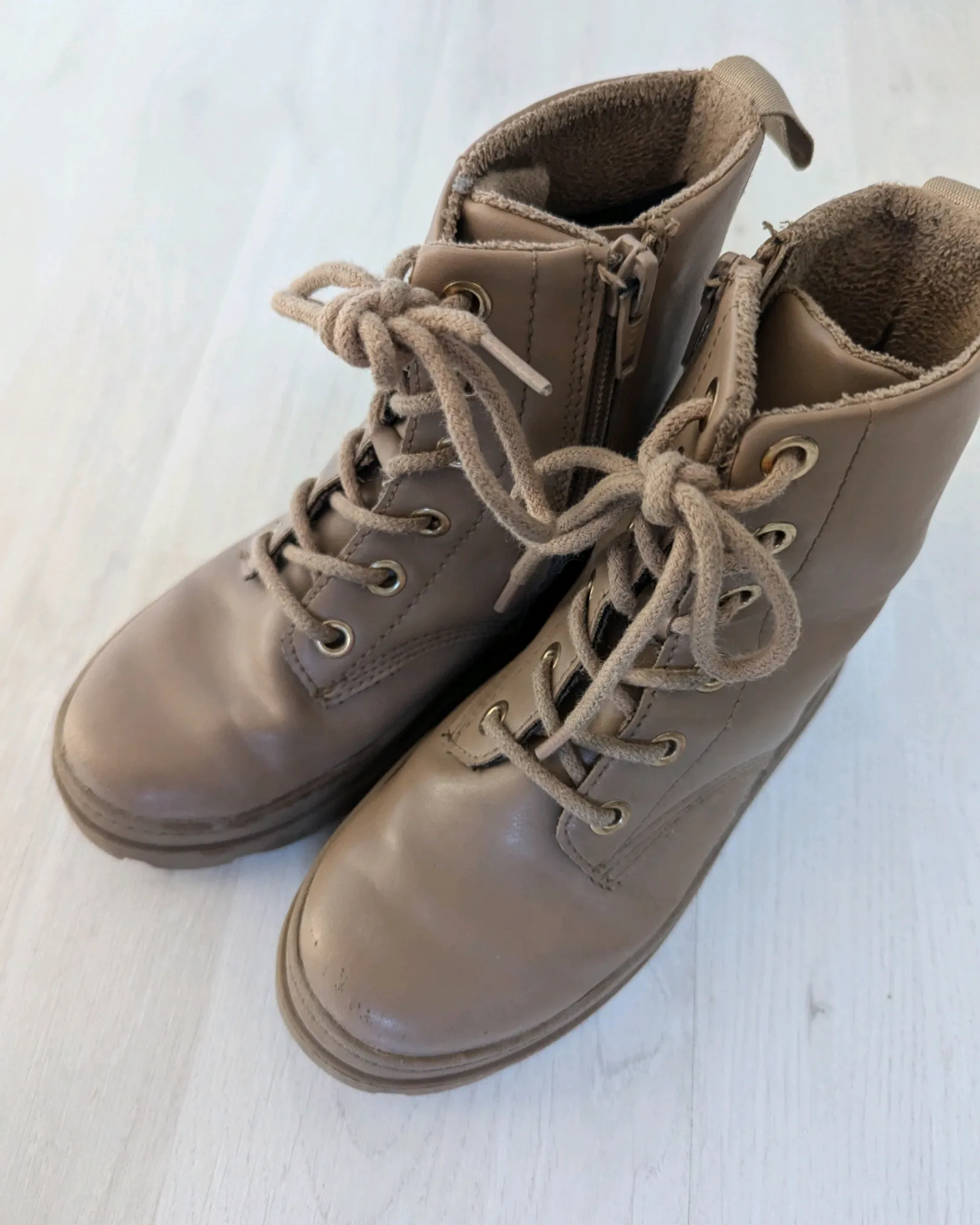 Boots Fra HM