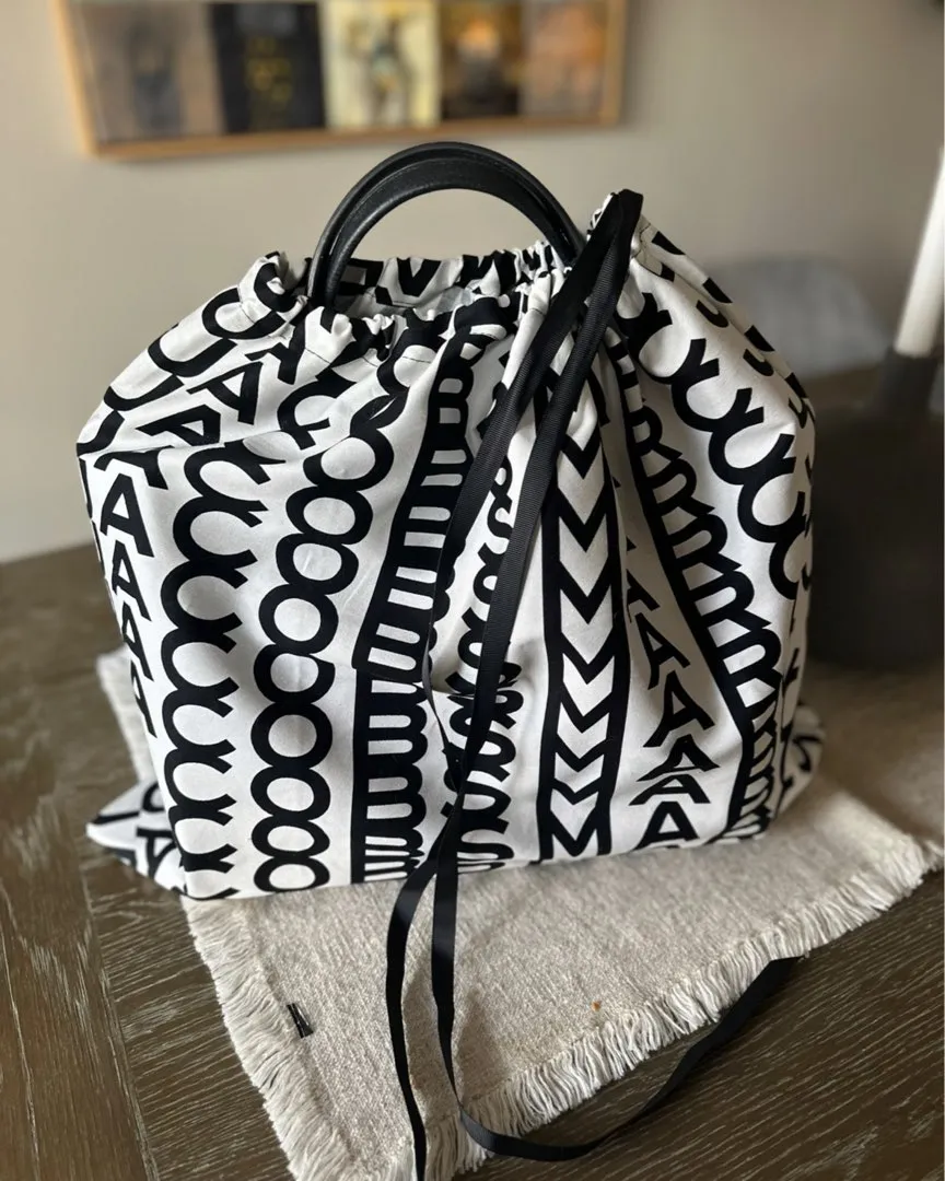 Medium Tote Bag