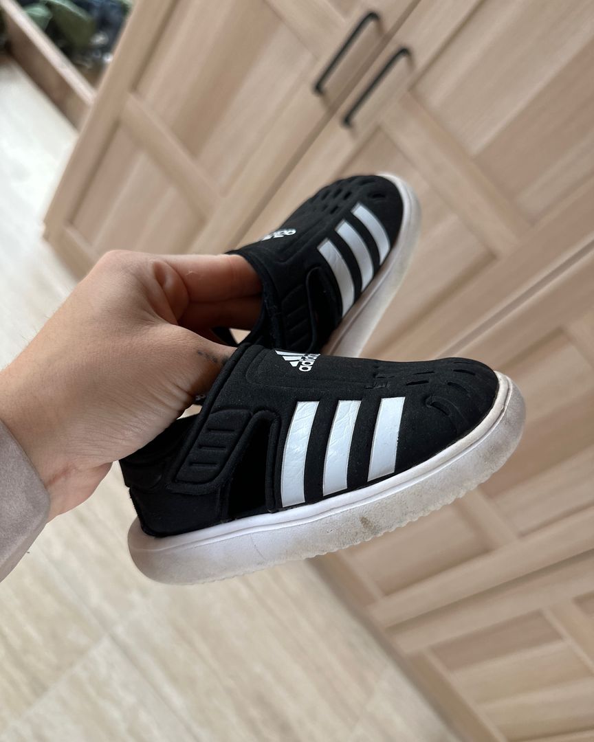 Adidas sandaler