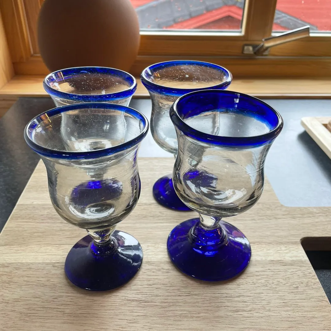 Håndlagde glass