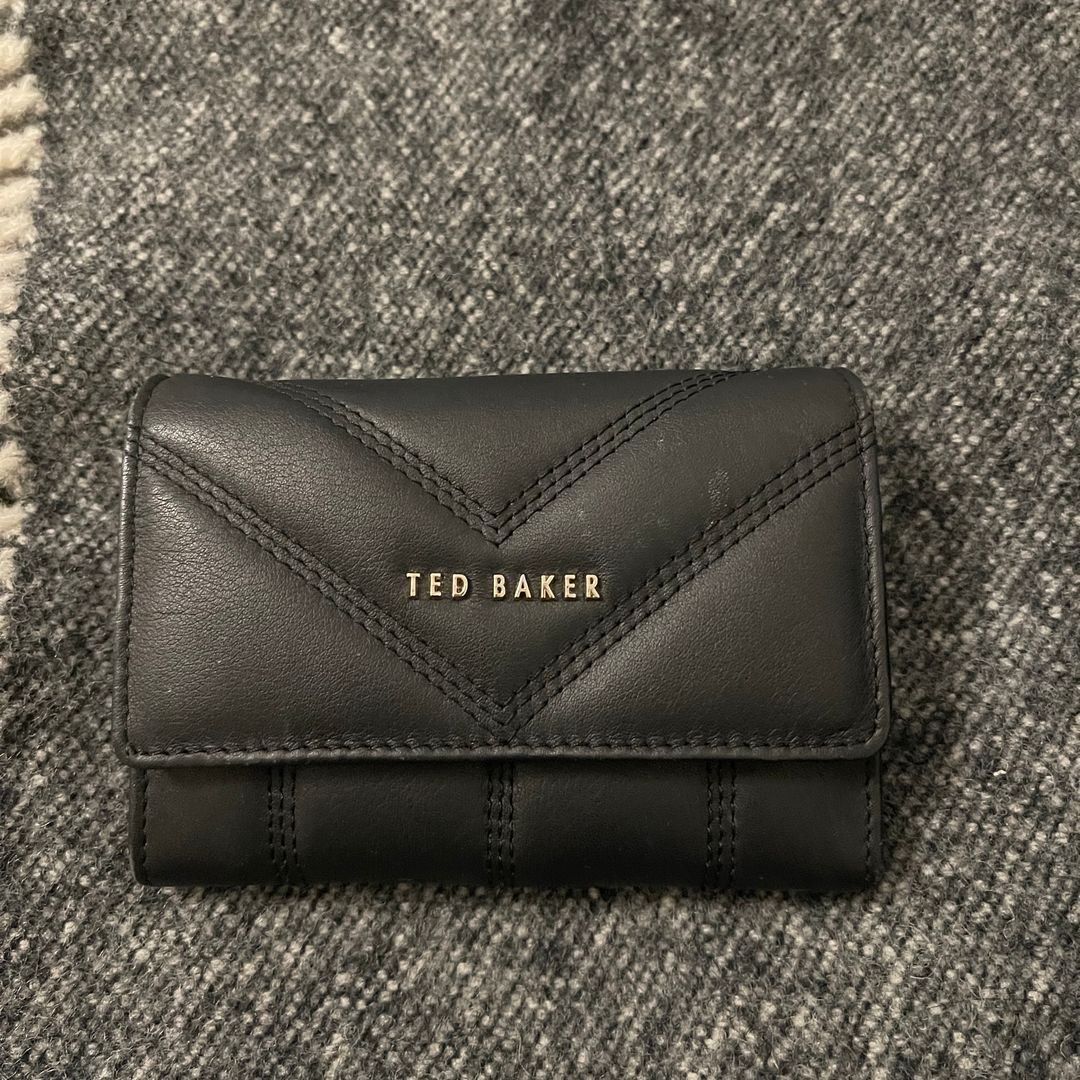 Ted baker lompakko