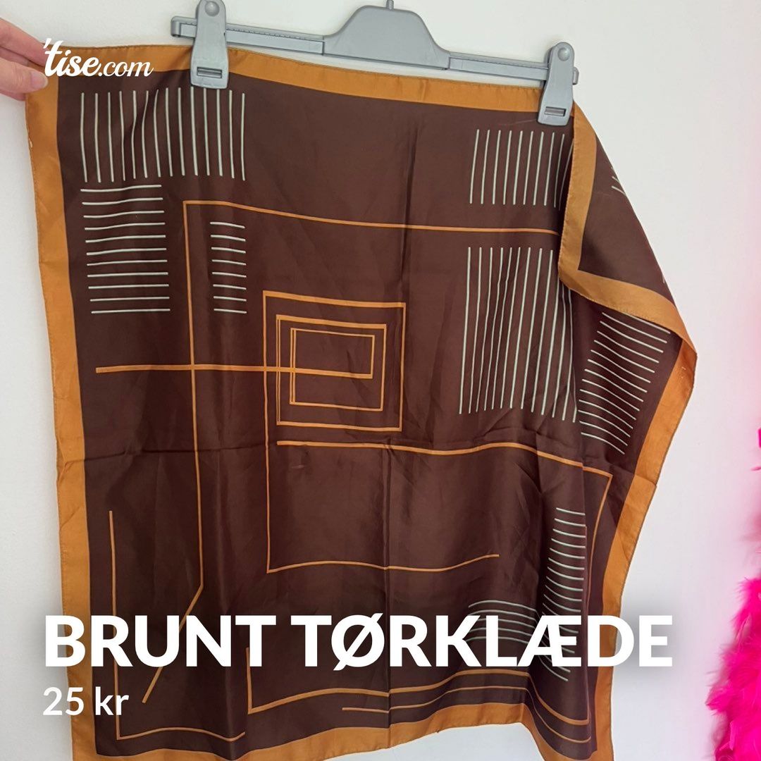 Brunt tørklæde