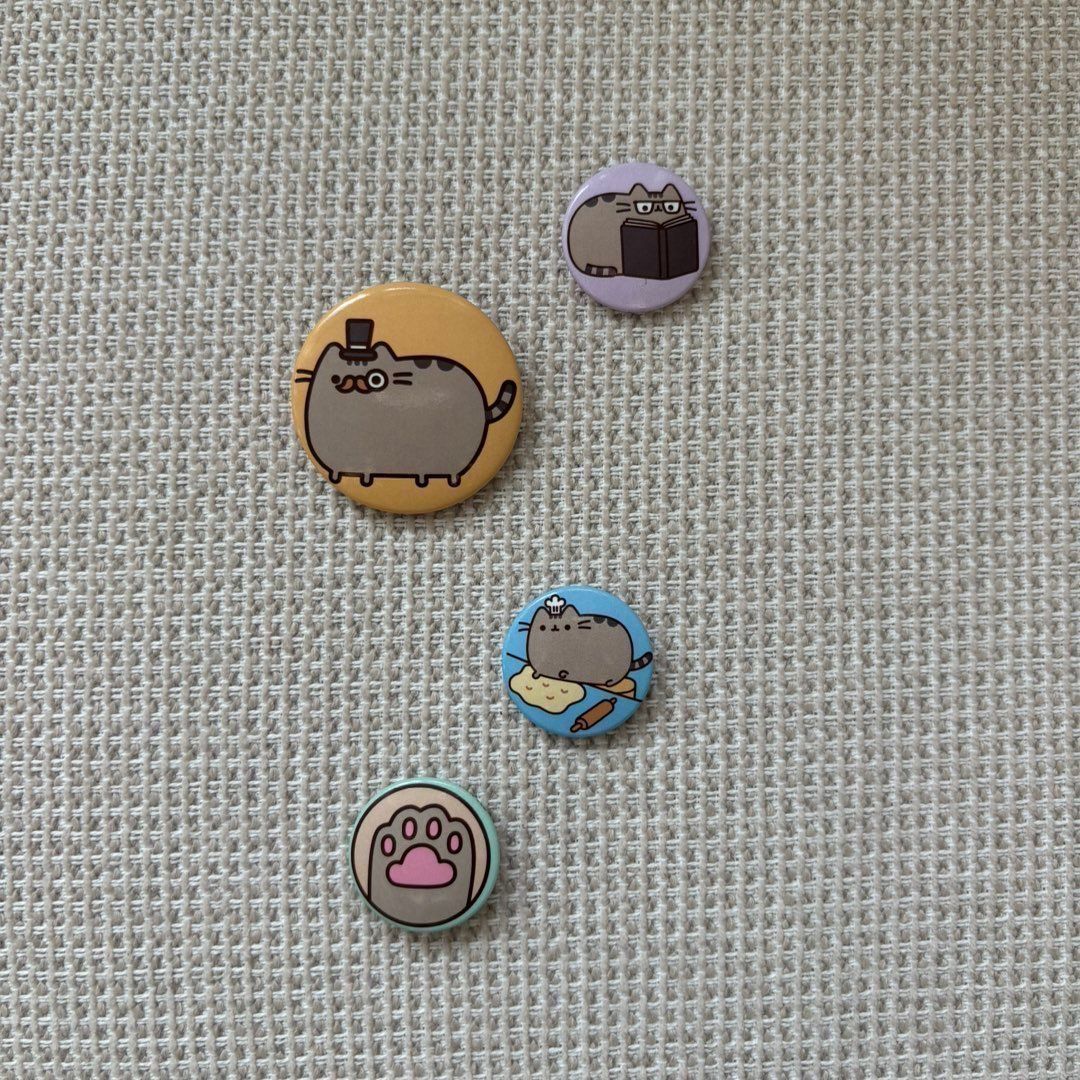 Buttons/pins