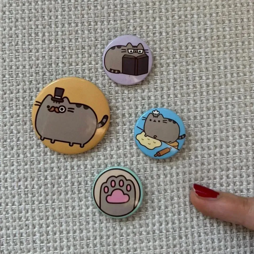 Buttons/pins