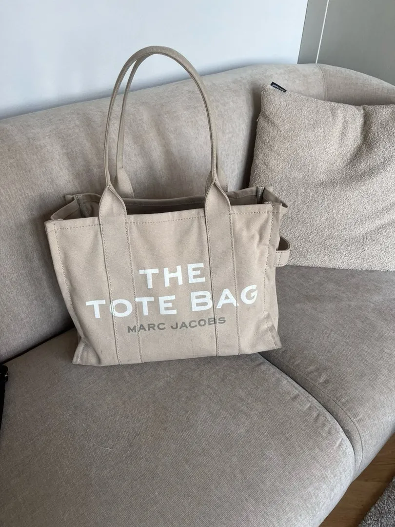 The tote bag